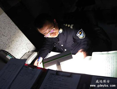 東莞高埗保安公司威遠保安小哥書法曲藝樣樣行 你還借口不努力么？