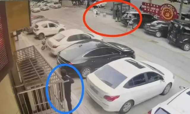 聊城街頭上演驚險(xiǎn)一幕！銀行保安緊追不舍，勇斗劫匪……